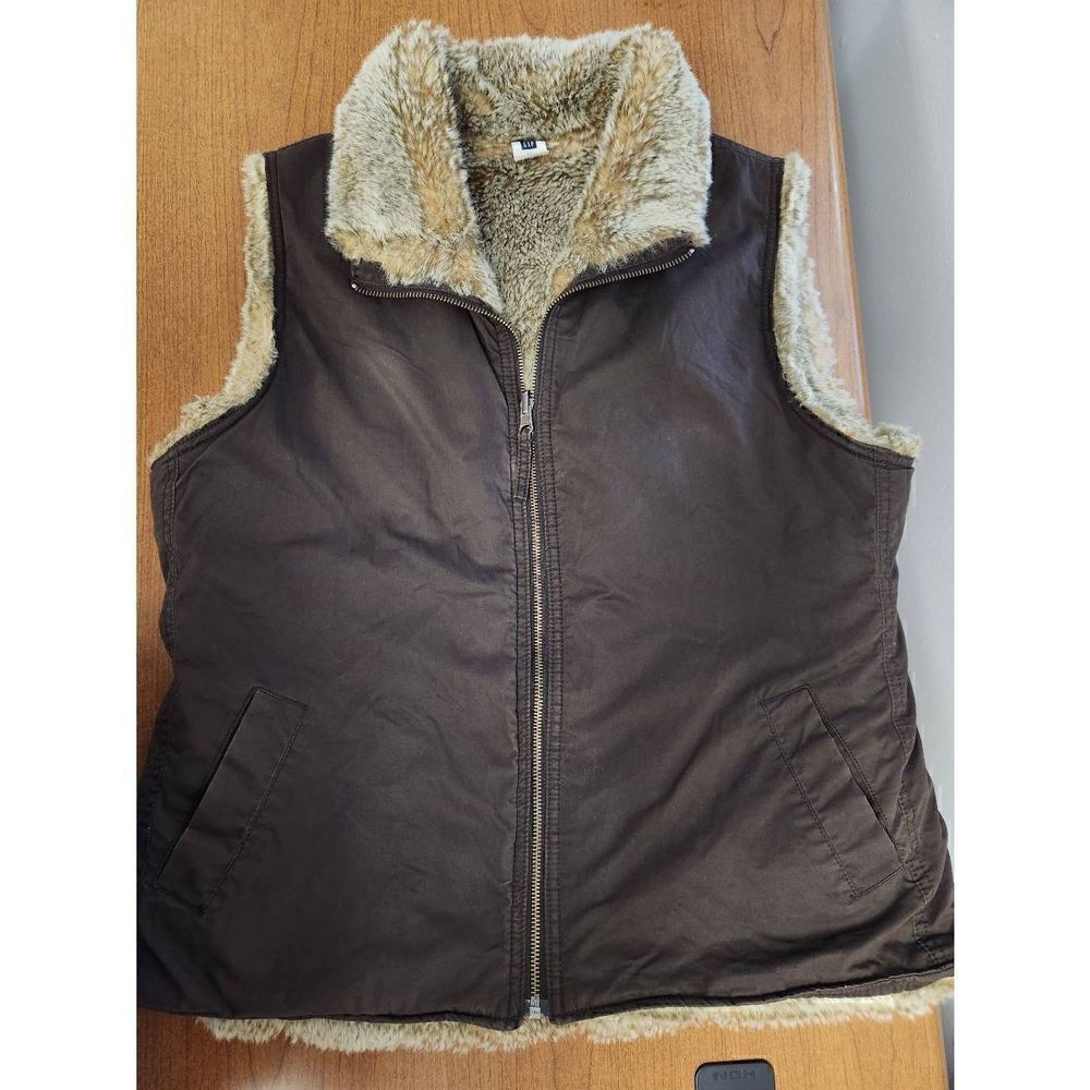 Gap dark brown zip up vest with full faux fur lining